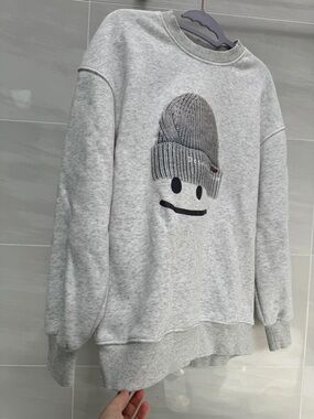 Gray Knit Beanie Smile Graphic Sweatshirt